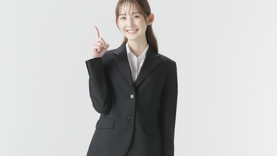 【菜那セシル】4月～『洋服の青山』スーツカタログに掲載されています！！